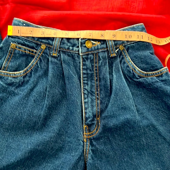 Vintage Jordache Pleated Jeans size 7, 28” inseam tapered leg, high waist - Picture 4 of 12